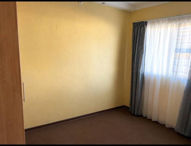 2 BEDROOM APARTMENT FOR SALE IN VANDERBIJLPARK SE 6